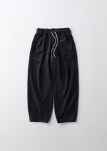 画像をギャラリービューアに読み込む, 【予約商品・12月下旬発送予定】Corduroy barrel pants black